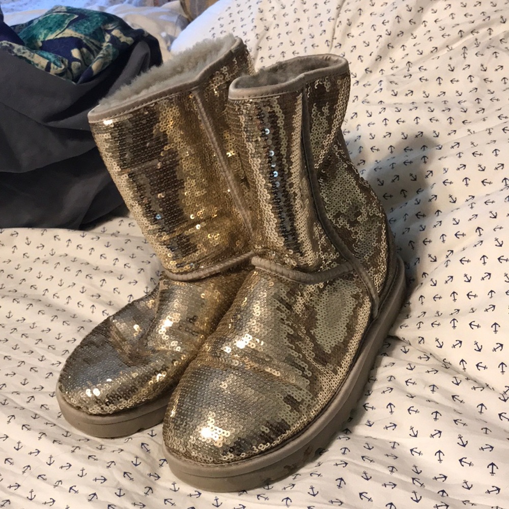 Sequins Ugg boots short. Gold. Worn a few times.